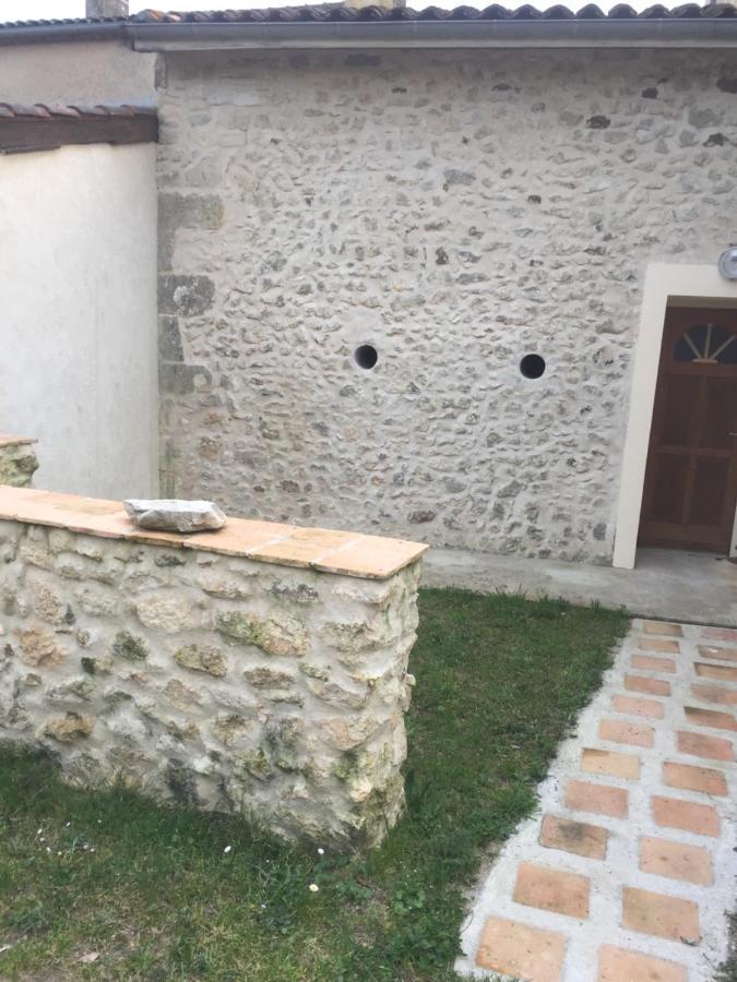 Superbe Gite A La Campagne Dans Le Bordelais Saint-Vivien-de-Blaye المظهر الخارجي الصورة